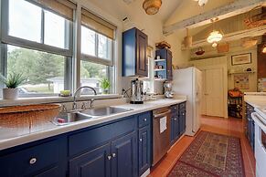 Gorgeous Victorian-style House w/ Hilltop Pool!