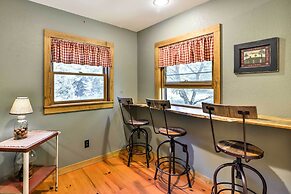 Black Mountain Cabin w/ Screened Porch + Views!