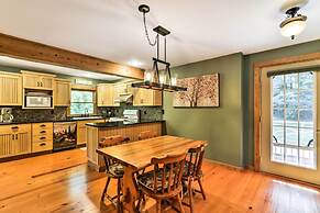 Black Mountain Cabin w/ Screened Porch + Views!