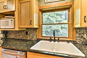 Black Mountain Cabin w/ Screened Porch + Views!