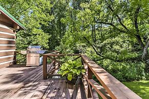 Black Mountain Cabin w/ Screened Porch + Views!