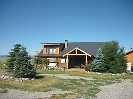 Cozy Immaculate Cabin - Peaceful Retreat!