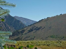 Cozy Immaculate Cabin - Peaceful Retreat!