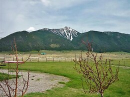 Cozy Immaculate Cabin - Peaceful Retreat!