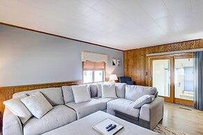 Cozy Wisconsin Abode: Walk to Lake Michigan!