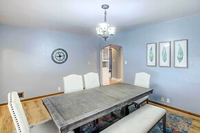 Cozy Wisconsin Abode: Walk to Lake Michigan!