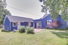 Cozy Wisconsin Abode: Walk to Lake Michigan!