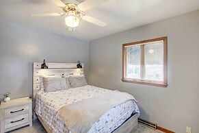 Cozy Wisconsin Abode: Walk to Lake Michigan!