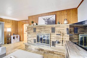 Cozy Wisconsin Abode: Walk to Lake Michigan!