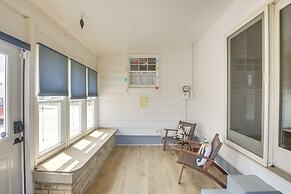 Cozy Wisconsin Abode: Walk to Lake Michigan!