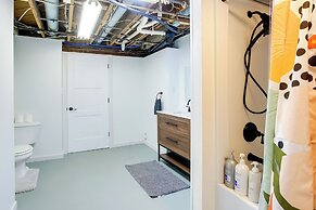 Cozy Wisconsin Abode: Walk to Lake Michigan!