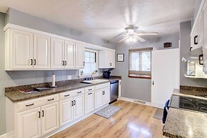 Cozy Wisconsin Abode: Walk to Lake Michigan!