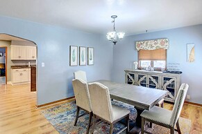 Cozy Wisconsin Abode: Walk to Lake Michigan!