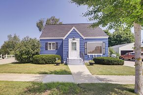 Cozy Wisconsin Abode: Walk to Lake Michigan!