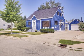 Cozy Wisconsin Abode: Walk to Lake Michigan!