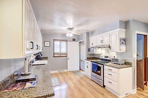 Cozy Wisconsin Abode: Walk to Lake Michigan!