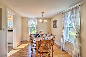 Finger Lakes Farm Retreat: Walk to Wineries!