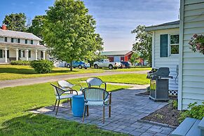 Finger Lakes Farm Retreat: Walk to Wineries!