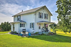 Finger Lakes Farm Retreat: Walk to Wineries!