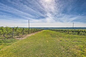 Finger Lakes Farm Retreat: Walk to Wineries!