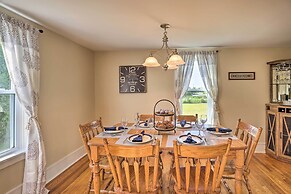 Finger Lakes Farm Retreat: Walk to Wineries!