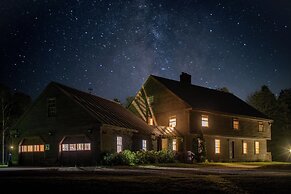 Mtn Views: Colonial Home on Kingdom Trails!