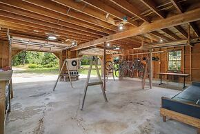 Mtn Views: Colonial Home on Kingdom Trails!