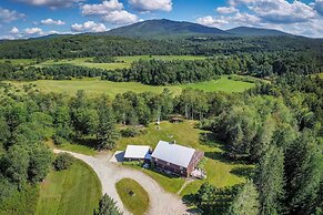 Mtn Views: Colonial Home on Kingdom Trails!