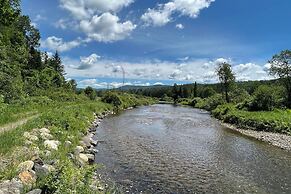 Mtn Views: Colonial Home on Kingdom Trails!