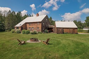 Mtn Views: Colonial Home on Kingdom Trails!