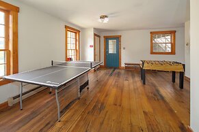 Mtn Views: Colonial Home on Kingdom Trails!