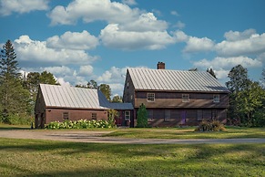 Mtn Views: Colonial Home on Kingdom Trails!