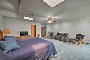 Lakefront Livingston Home w/ Dock, 1 Mi to Launch!