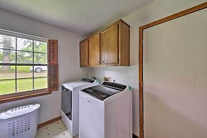 Lakefront Livingston Home w/ Dock, 1 Mi to Launch!