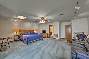 Lakefront Livingston Home w/ Dock, 1 Mi to Launch!