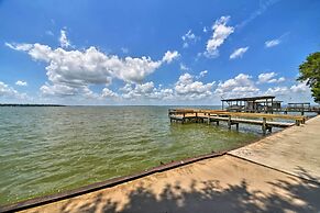 Lakefront Livingston Home w/ Dock, 1 Mi to Launch!