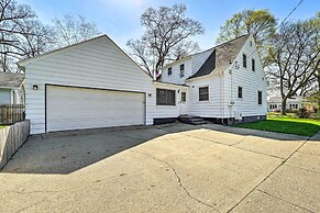 Cozy Retreat w/ Yard ~ 2 Mi to Lake Michigan!