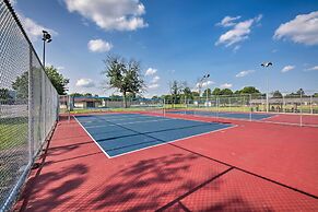 9 Mi to Midtown Harrisburg: Cottage w/ Deck