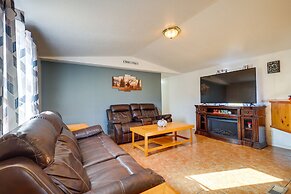 Charming Santa Rosa Home w/ Mountain Views & Porch