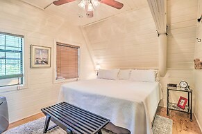 Lake Martin Cabin w/ Luxury Dock & Kayaks!