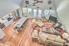 Lake Martin Cabin w/ Luxury Dock & Kayaks!