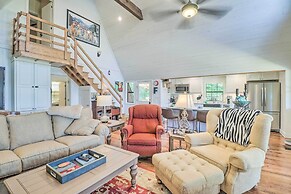 Lake Martin Cabin w/ Luxury Dock & Kayaks!