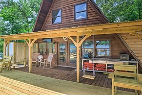 Lake Martin Cabin w/ Luxury Dock & Kayaks!