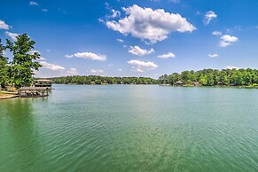 Lake Martin Cabin w/ Luxury Dock & Kayaks!