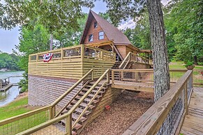 Lake Martin Cabin w/ Luxury Dock & Kayaks!
