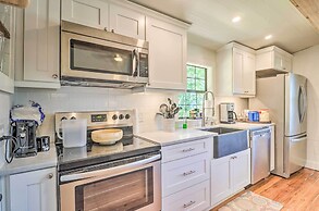 Lake Martin Cabin w/ Luxury Dock & Kayaks!