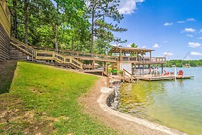 Lake Martin Cabin w/ Luxury Dock & Kayaks!