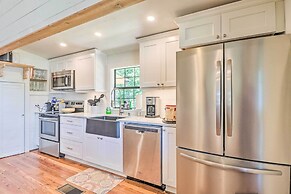 Lake Martin Cabin w/ Luxury Dock & Kayaks!