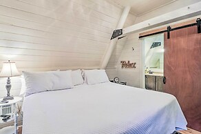 Lake Martin Cabin w/ Luxury Dock & Kayaks!