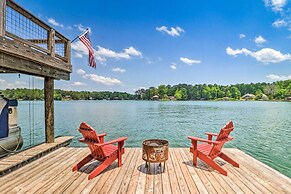 Lake Martin Cabin w/ Luxury Dock & Kayaks!